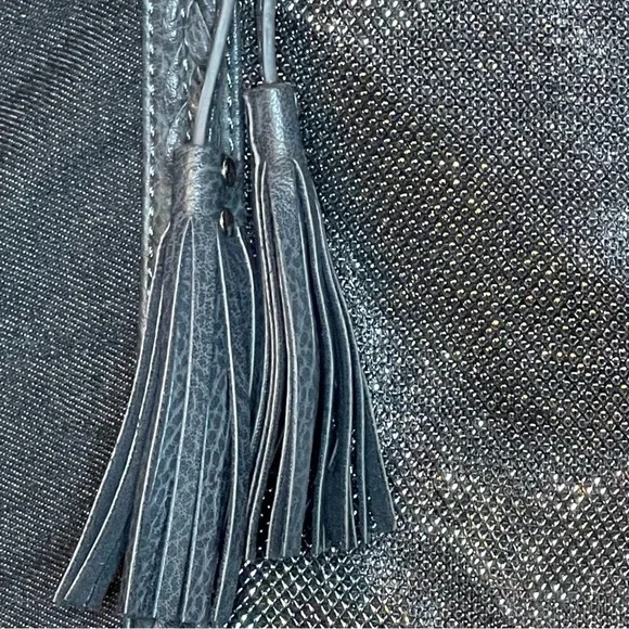 MAGNOLIA & VINE canvas and vegan leather tote - Picture 5 of 13